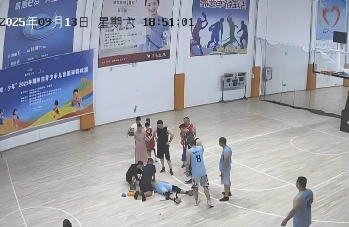 科曼AED又又又救一人！事發(fā)隨州市一籃球場…